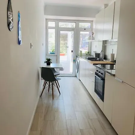 Apartment 2 Bedrooms By The *