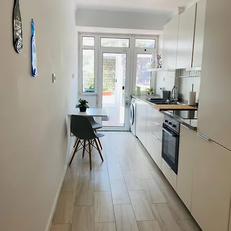 Apartment 2 Bedrooms By The
