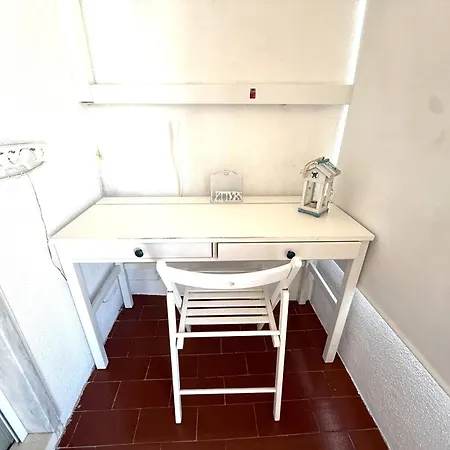 2 Bd By The * Estoril